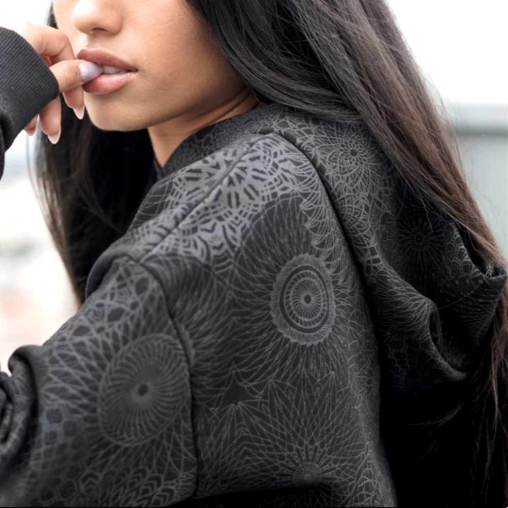 {SOLD} WOT SUTRA NISSACO crop 100% cotton hoodie